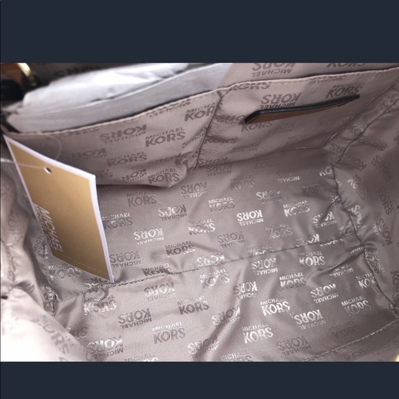 Gaby’sBags👜💕-NWT Michael Kors Small Satchel - Picture 8 of 8